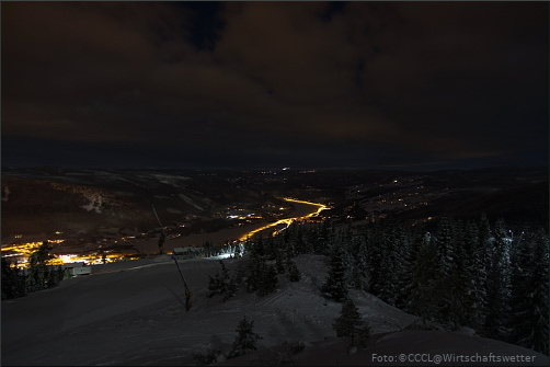 Foto Landschaft in Norwegen mit beleuchteten Straßen und Häusern, Galerie Winter in Norwegen