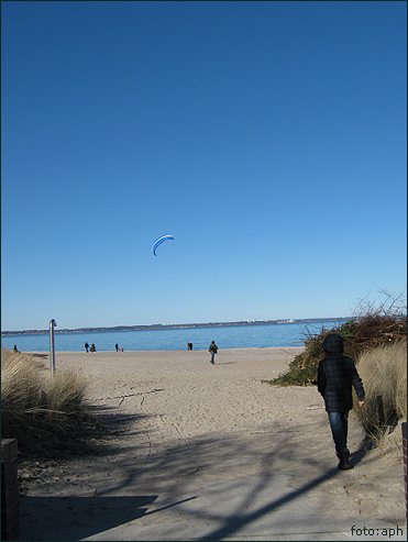 Blauer Himmel, Ostsee-Strand, Niendorf im Februar