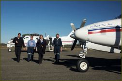 Team auf dem Flugplatz